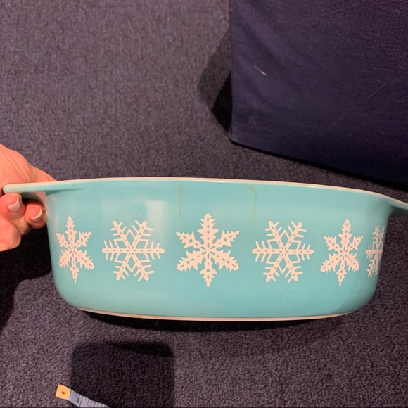 Pyrex Blue Snowflake Casserole Dish - Picture 4 of 5